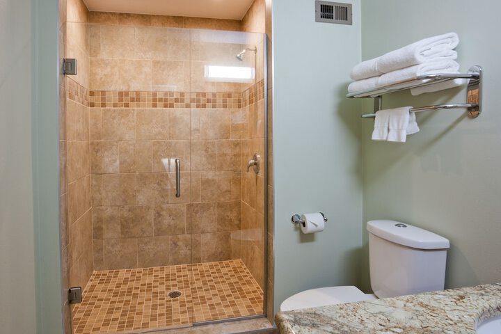 2 Double Beds (6 of 8)