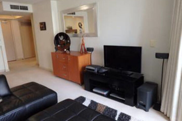 Room 5 of 28