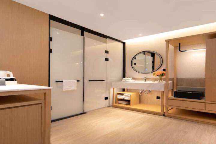 Room 33 of 46