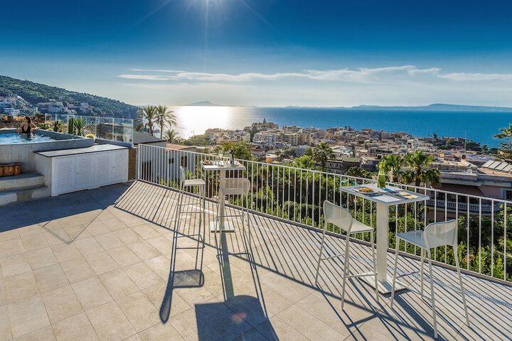 Domo20 Hotel &  Sky Bar in Vico Equense