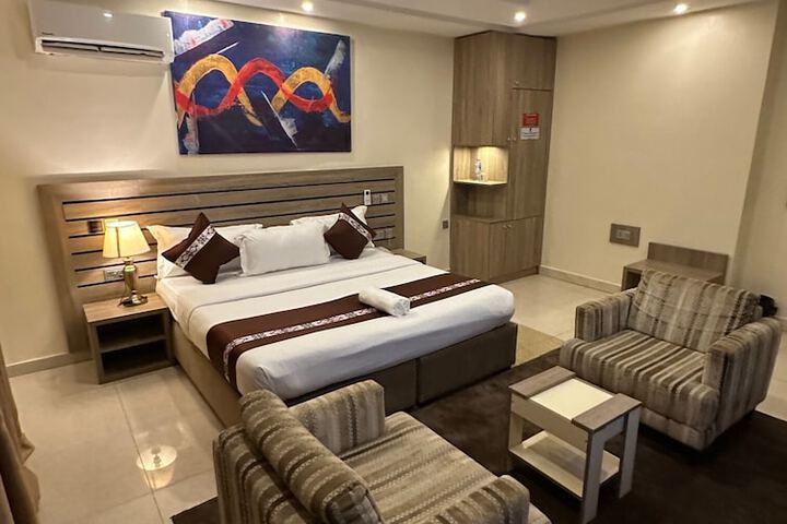 Room 4 of 19