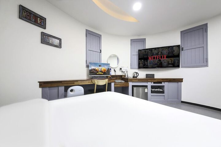 Room 16 of 27