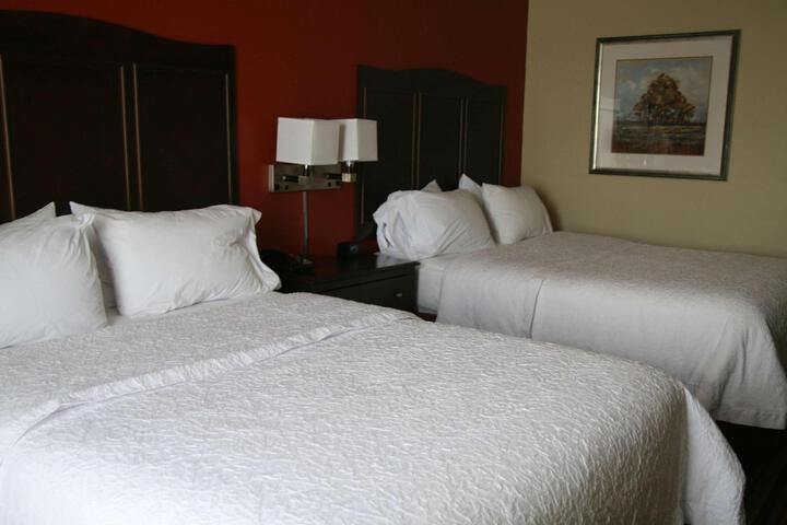 2 Queen Beds (4 of 10)