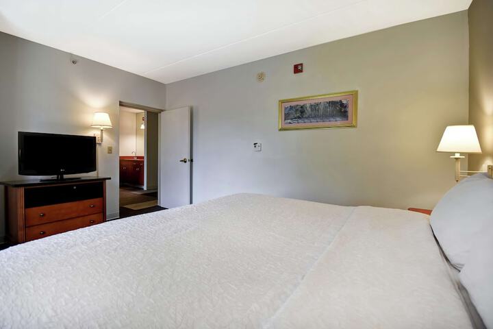 1 King Bed (32 of 46)