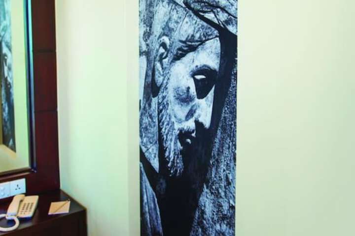 Room 10 of 33