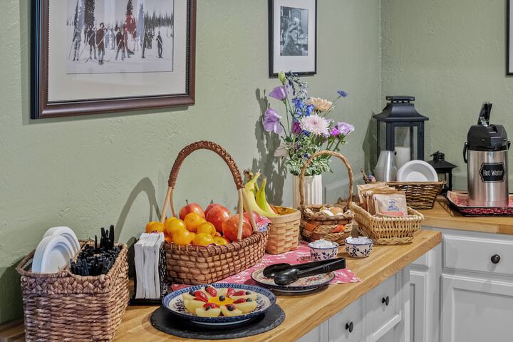 Breakfast/Coffee Service 30 of 43