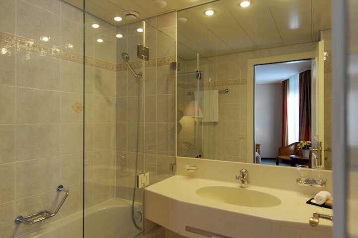 Room 44 of 85