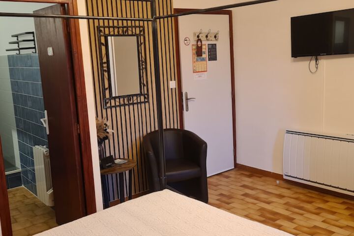 Room 30 of 111