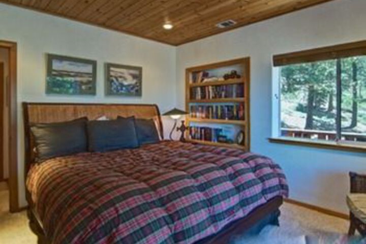Room 9 of 25