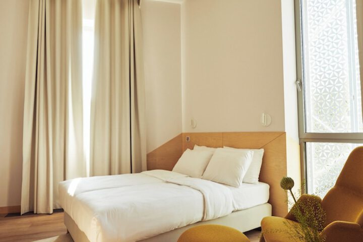 Room 2 of 31