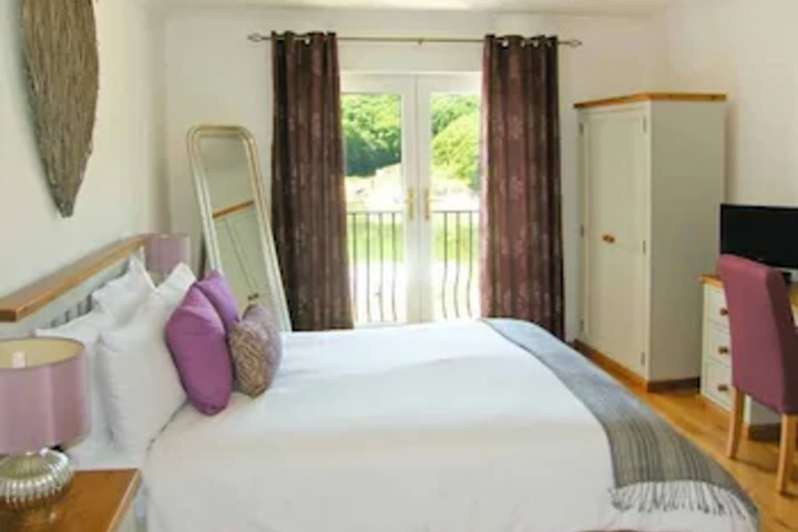 Room 3 of 5