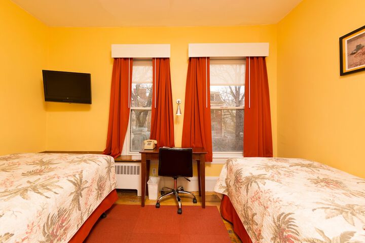 Room 11 of 38