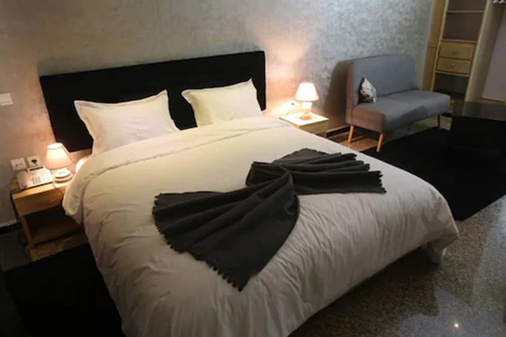 Room 12 of 26