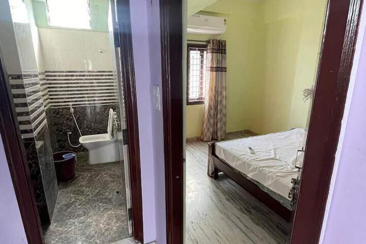 Room 6 of 18