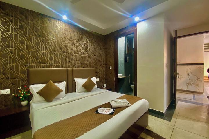 Room 9 of 31