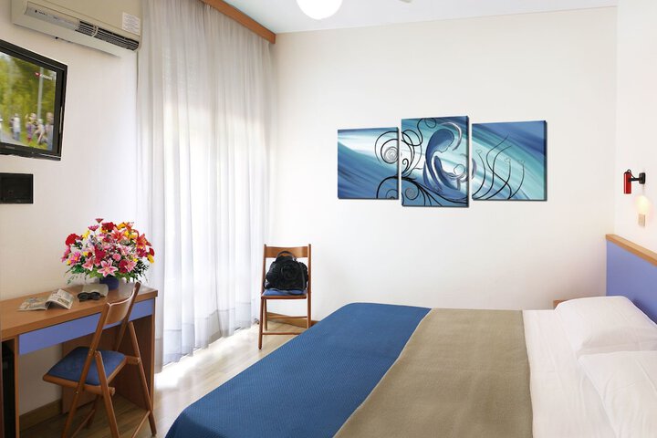 Room 8 of 34