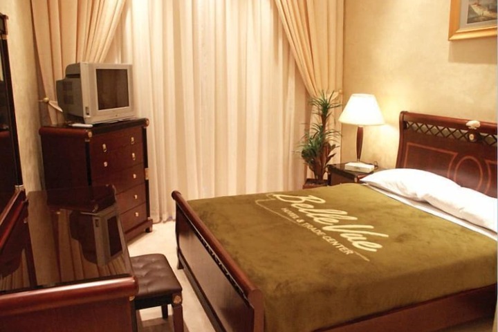Room 9 of 77