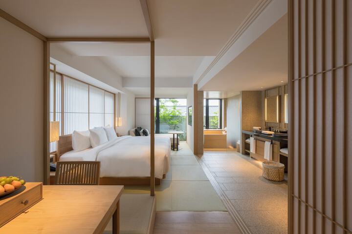 Room 73 of 134