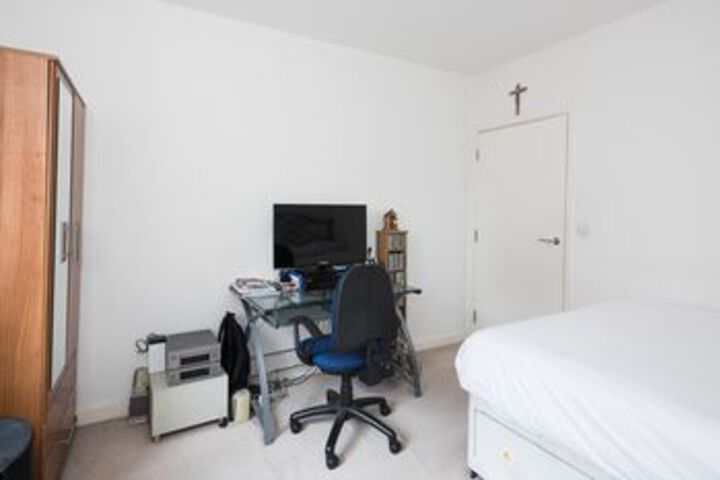 Room 6 of 18
