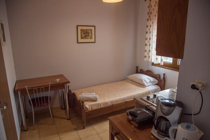 Room 2 of 32