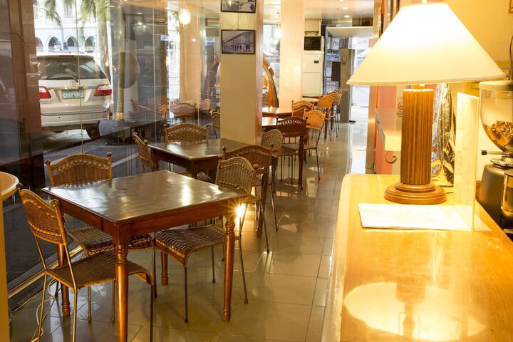 Dining 62 of 77