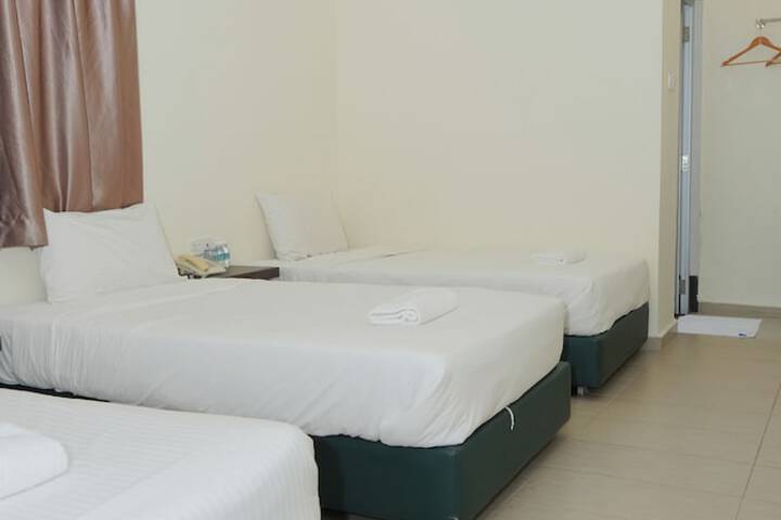 Room 11 of 28