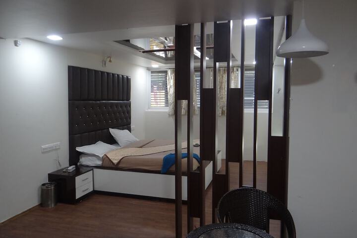 Room 9 of 12