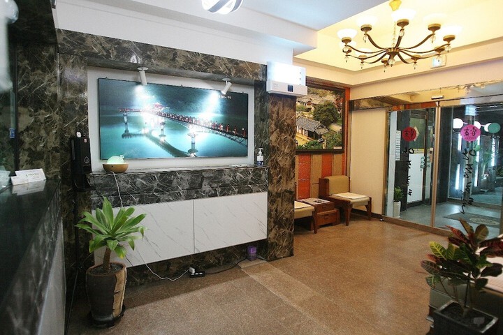 Entrance & Lobby