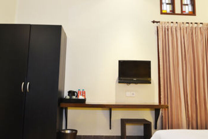 Room 13 of 23