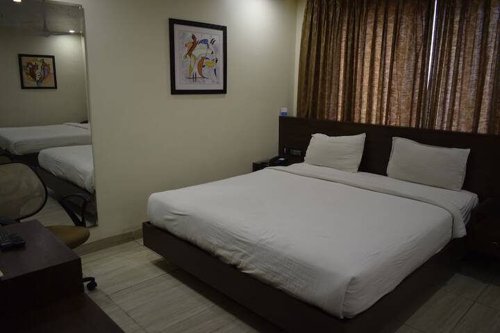 Room 6 of 31