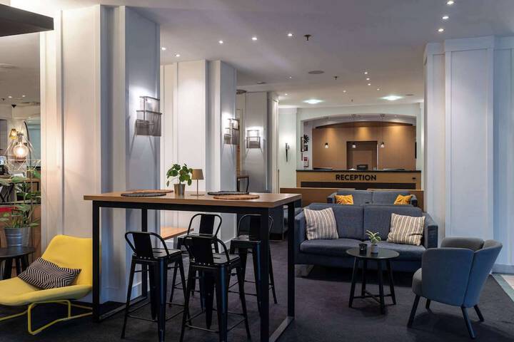Entrance & Lobby