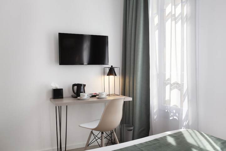 Room 46 of 76