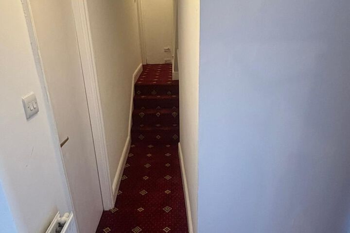 Room 10 of 18