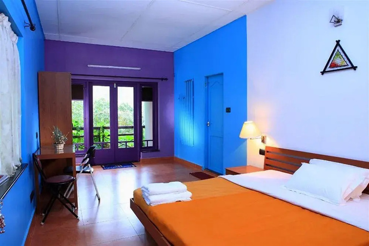 Room 2 of 6