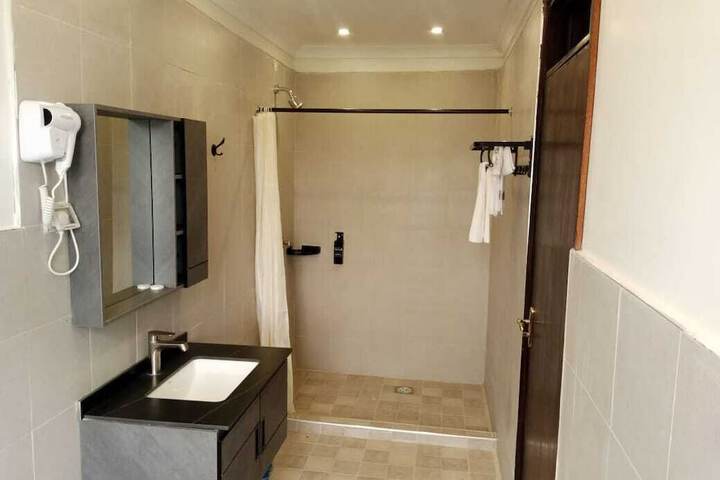 Room 13 of 32