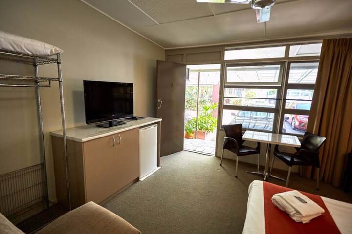 Room 7 of 32