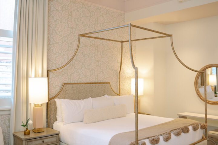 Room 22 of 104
