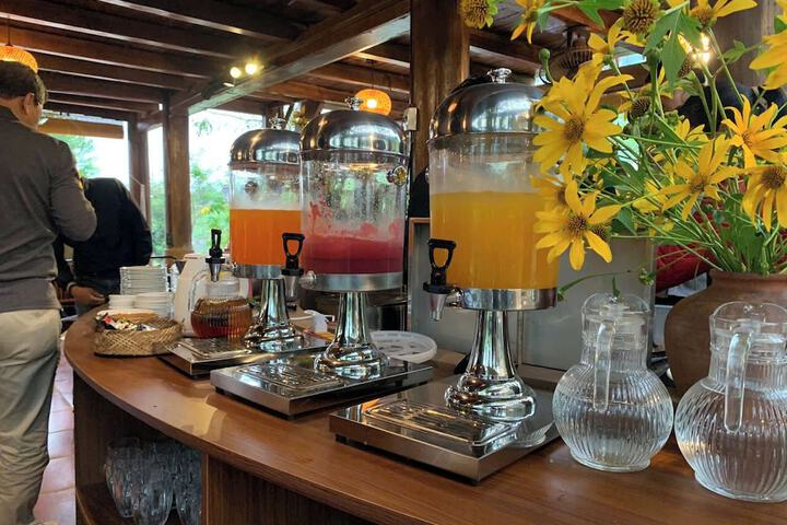 Breakfast/Coffee Service 100 of 149