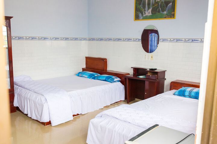 Room 10 of 32