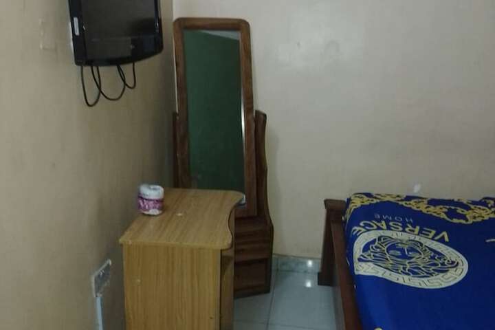 Room 17 of 33