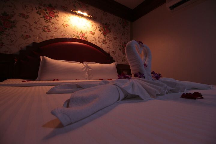 Room 6 of 30