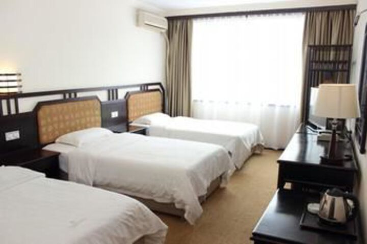 Room 70 of 84