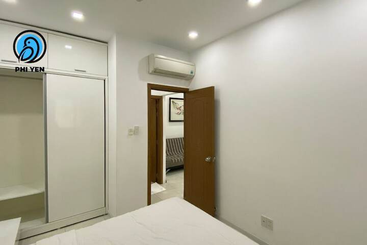 Room 8 of 32