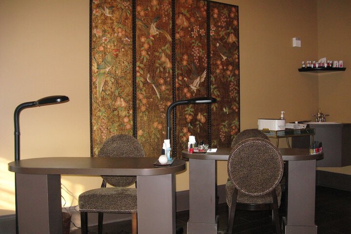 Nail salon