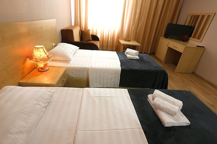 Room 13 of 36