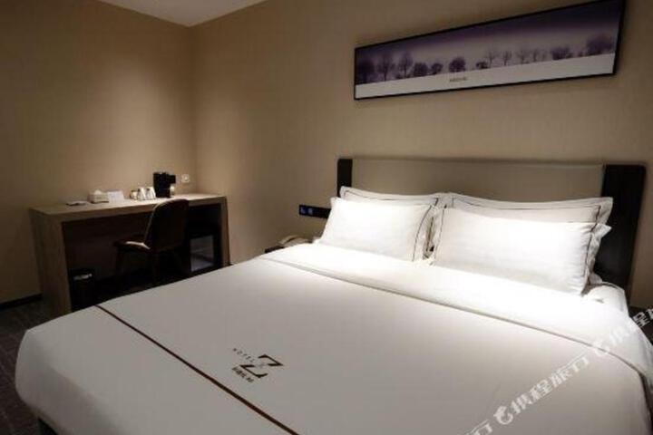 Hotel Z (Shenzhen Futian Nonglin Subway Station)