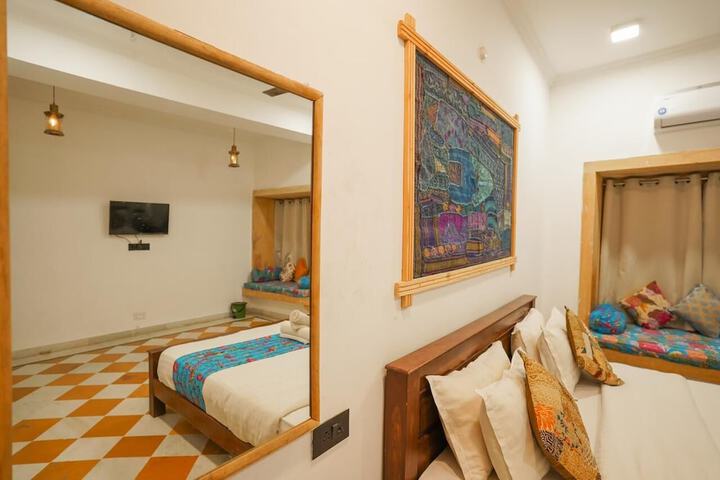 Room 2 of 29