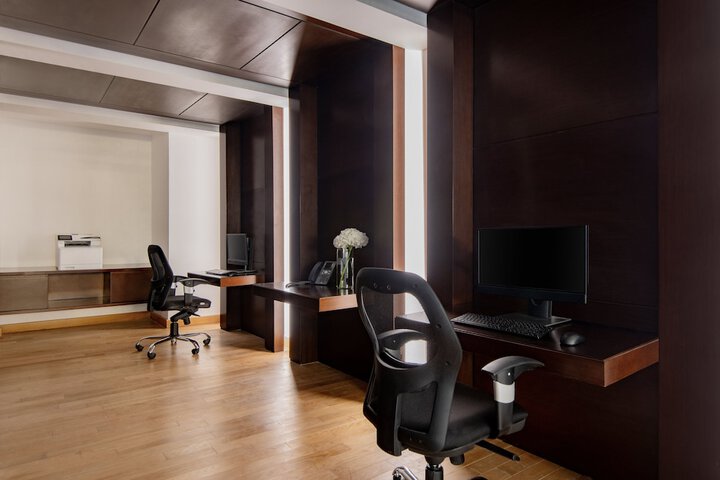 Business Center 46 of 51