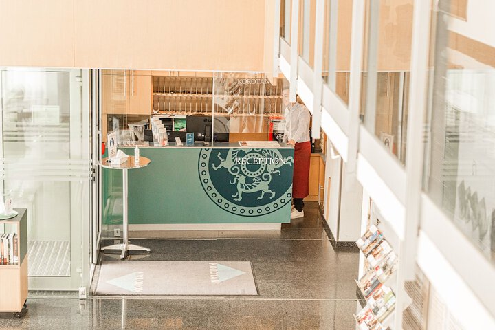 Entrance & Lobby
