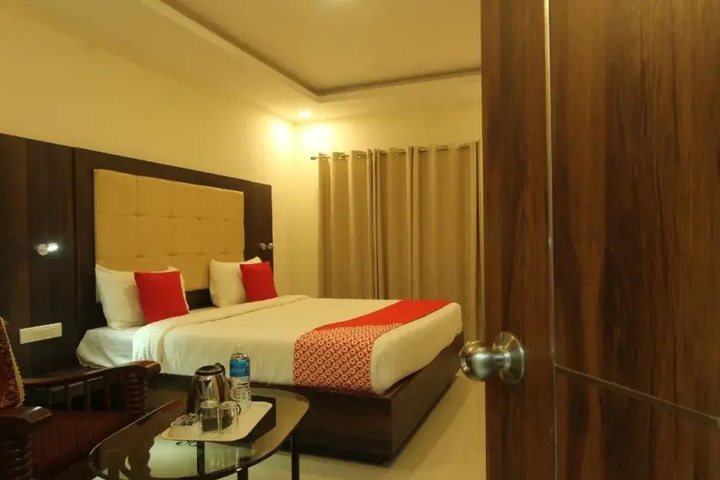 Room 5 of 16